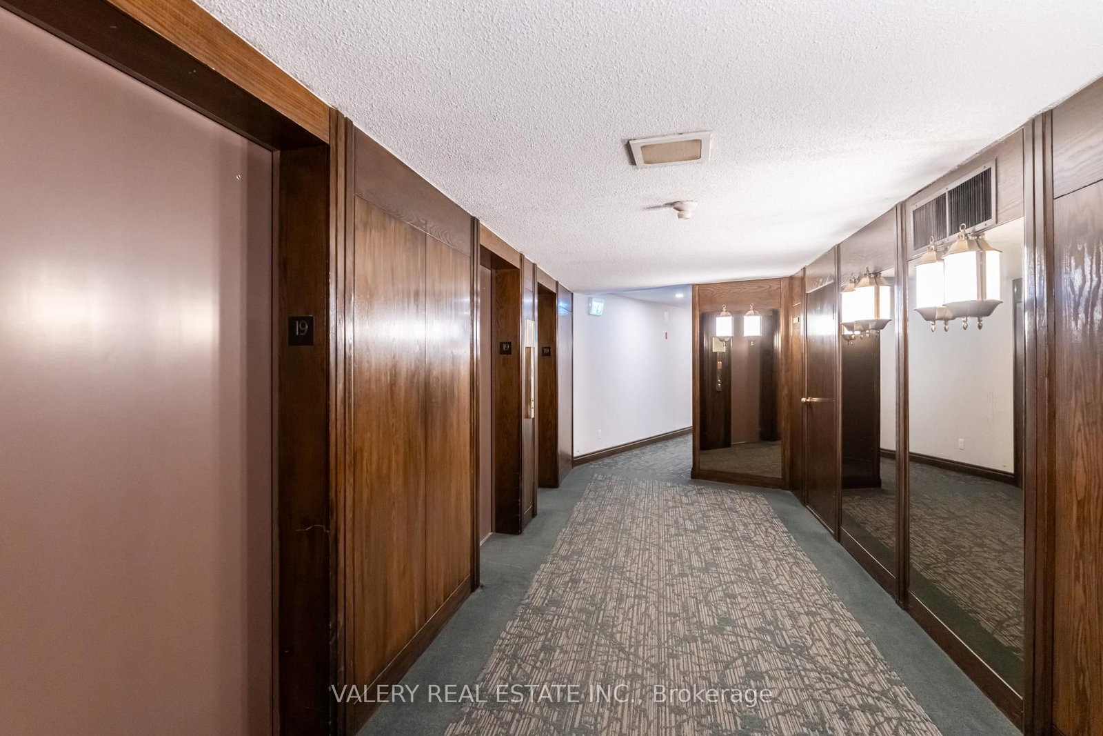 1913-55 Harbour Sq, Toronto — 3