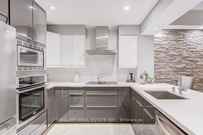 PH1-168 Simcoe St, Toronto — 2