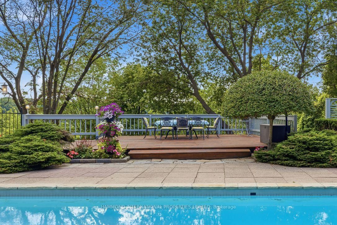 32 Arjay Cres, Toronto — 32