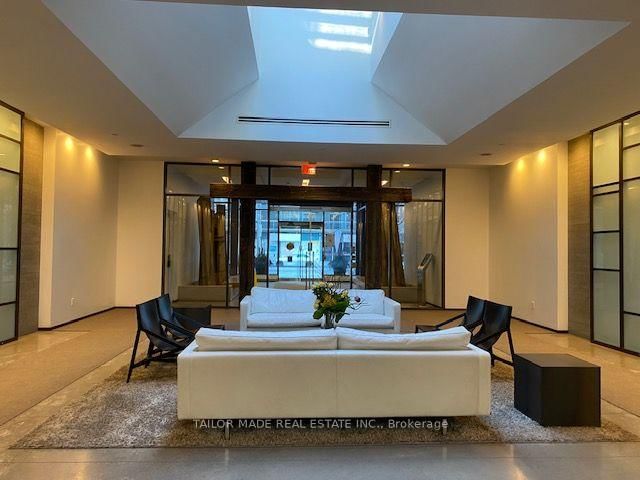 209-1030 King St, Toronto — 2