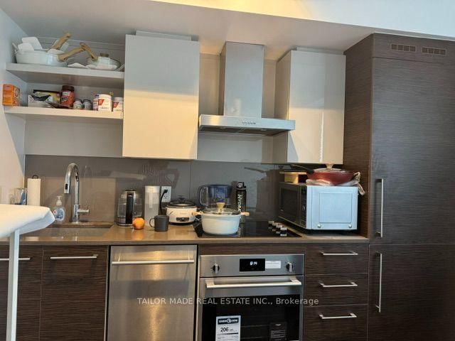 209-1030 King St, Toronto — 3
