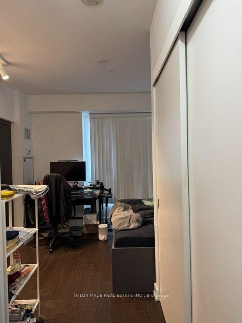 209-1030 King St, Toronto — 5