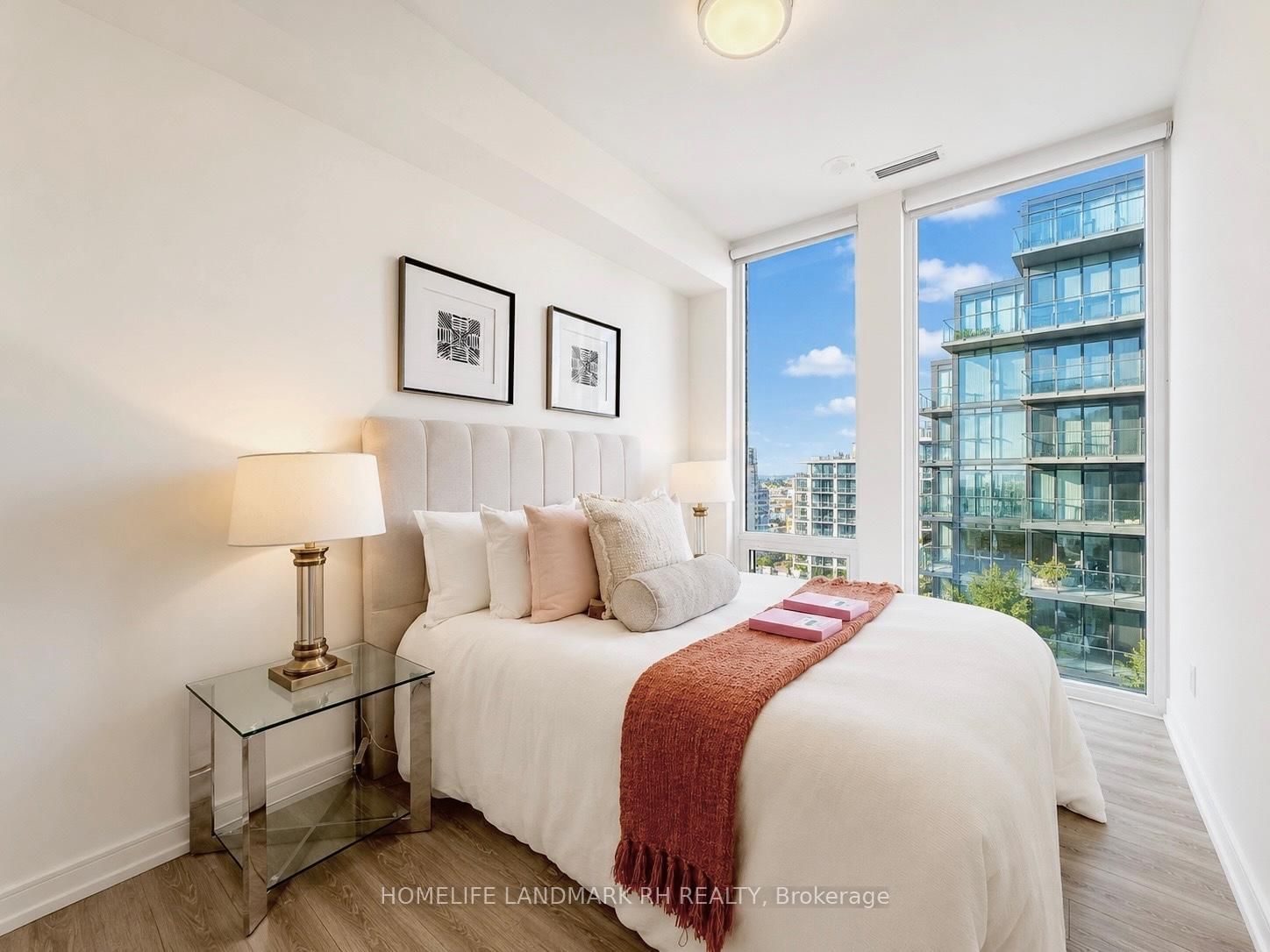 1004-28 Wellesley St, Toronto — 10