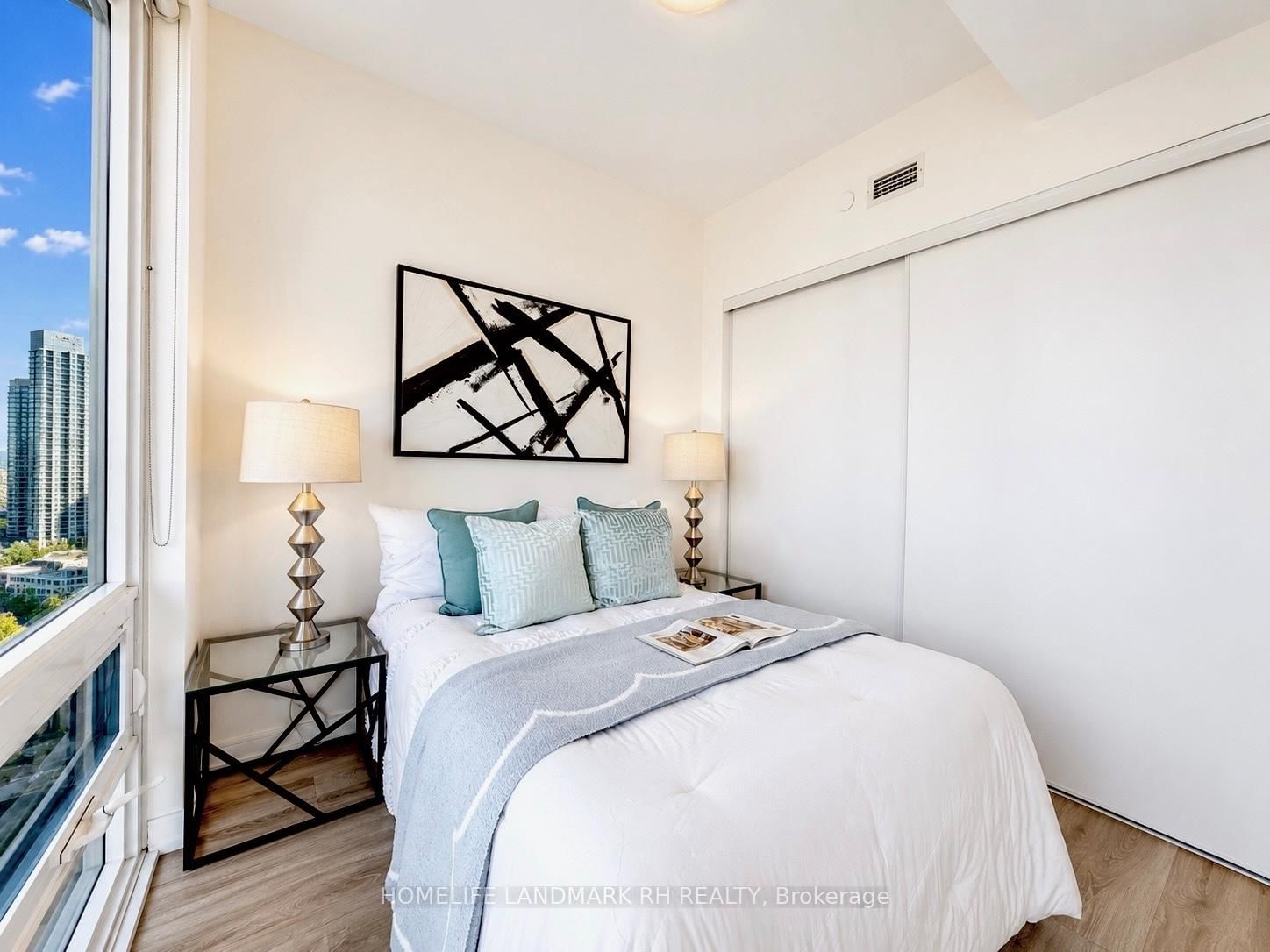 1004-28 Wellesley St, Toronto — 14