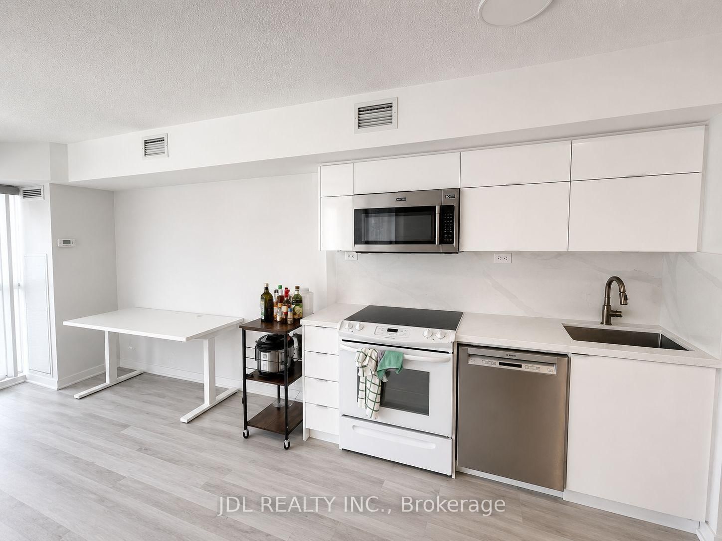 329-21 Iceboat Terr, Toronto — 2