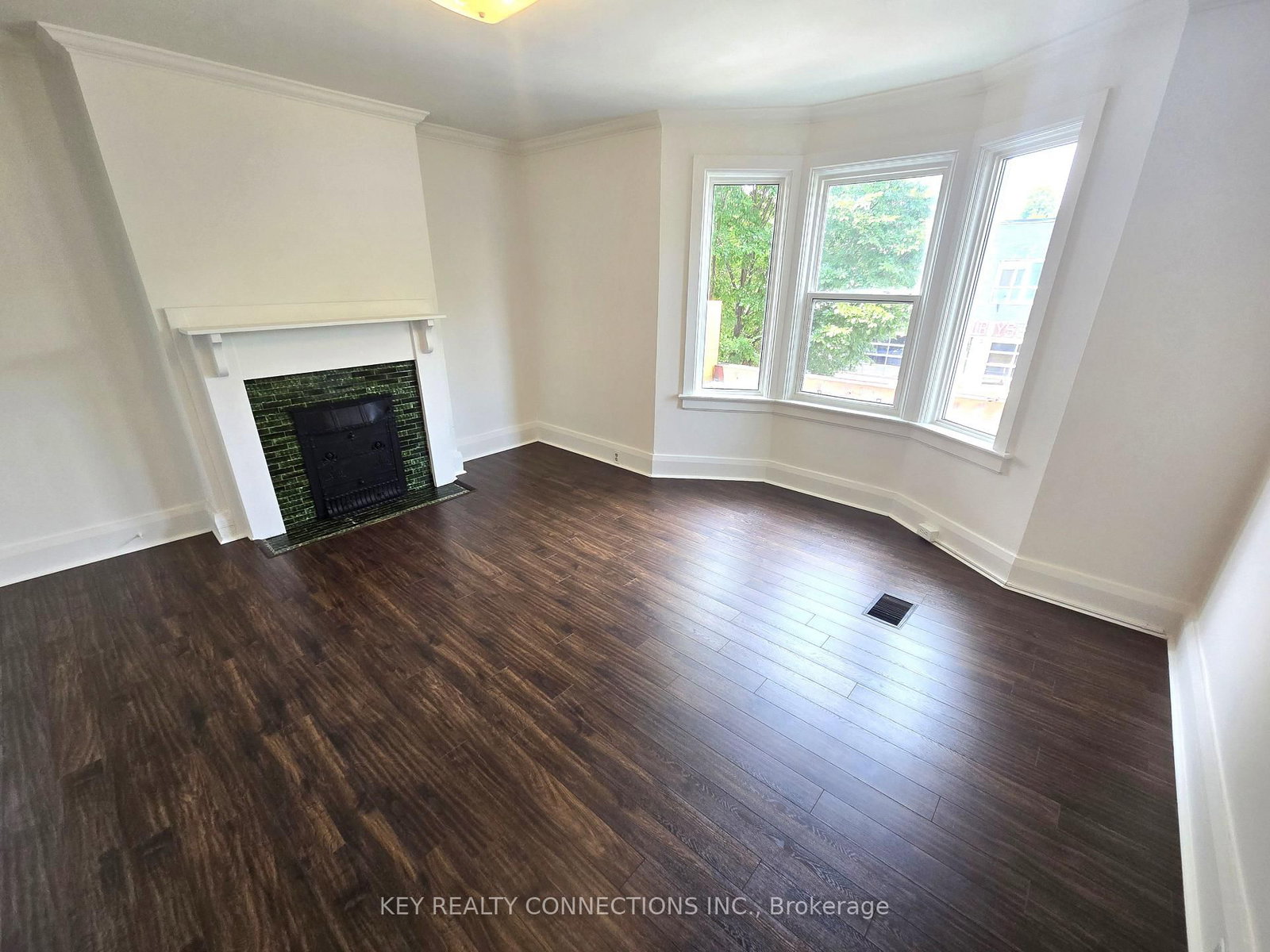 849 Bloor St, Toronto — 10