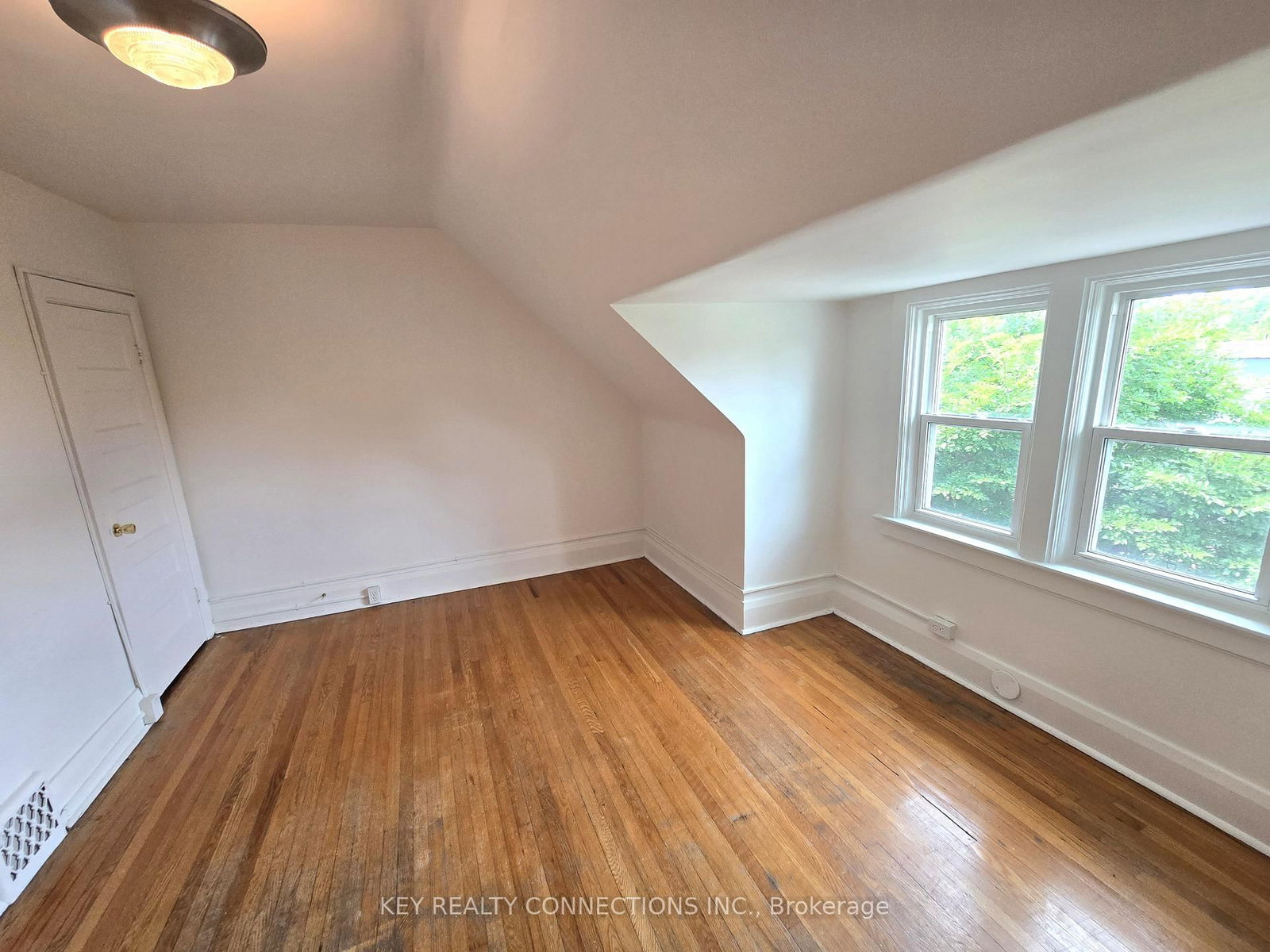 849 Bloor St, Toronto — 16