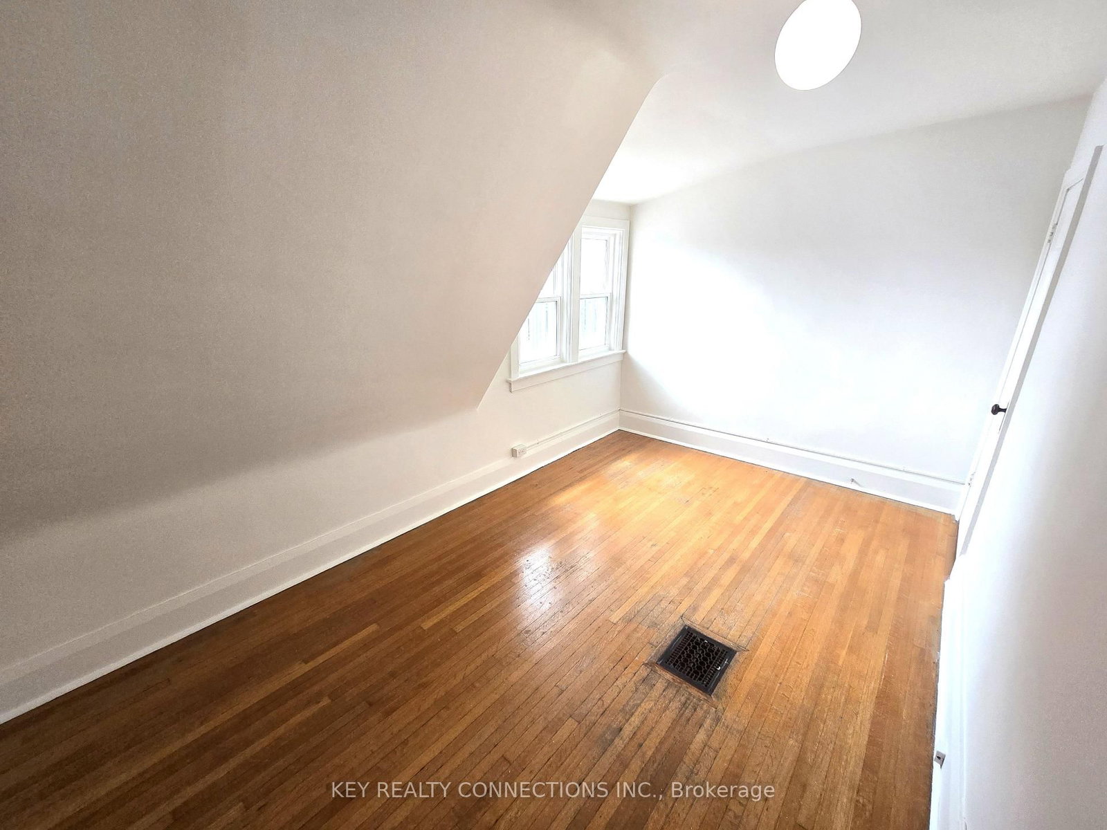 849 Bloor St, Toronto — 17