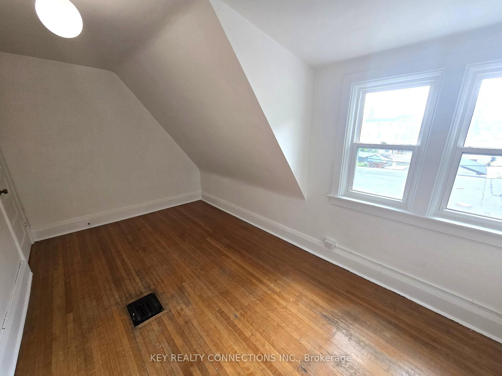 849 Bloor St, Toronto — 18