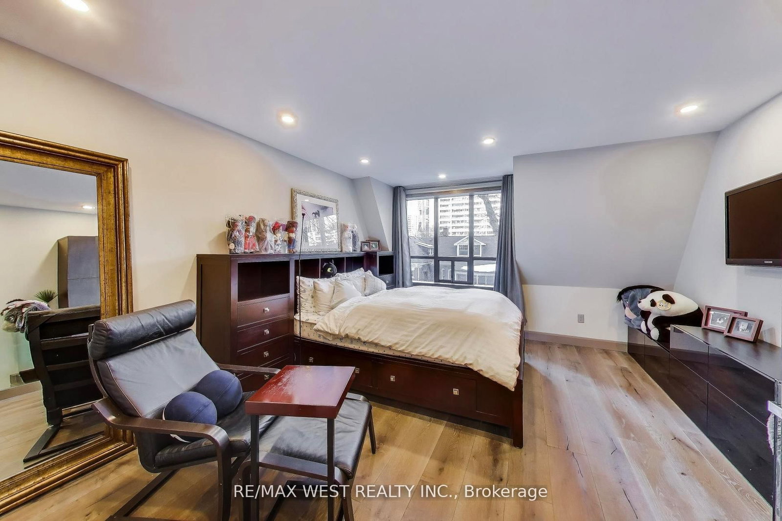 21 Dundonald St, Toronto — 11