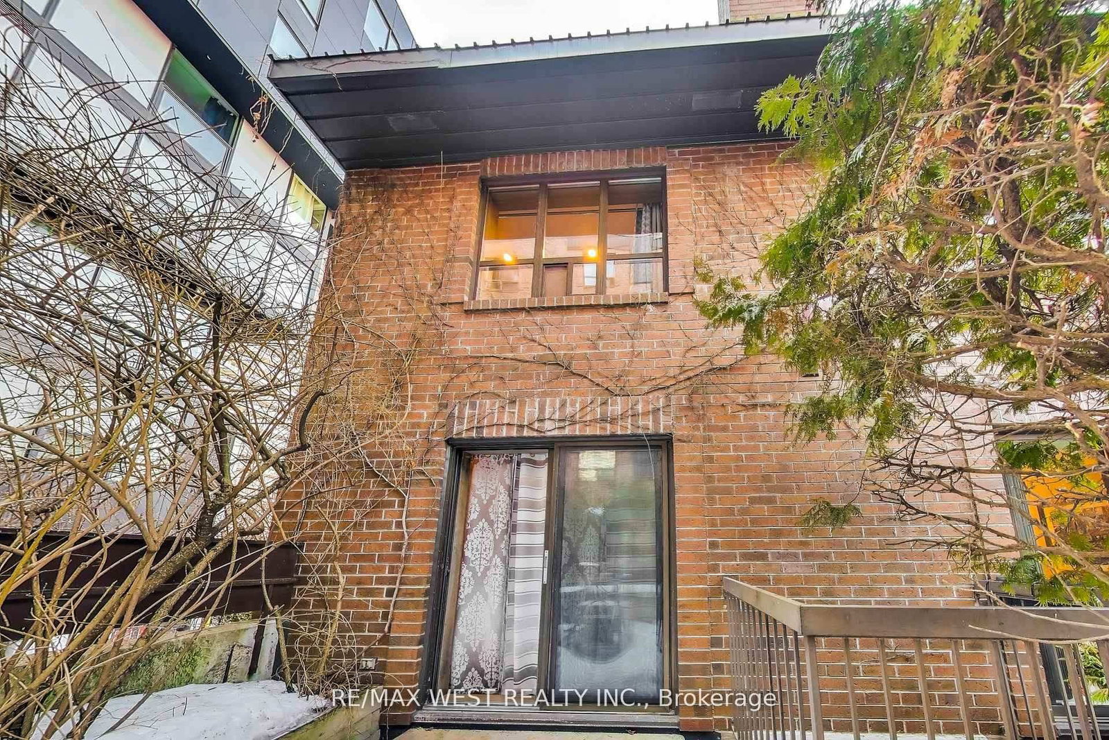 21 Dundonald St, Toronto — 16