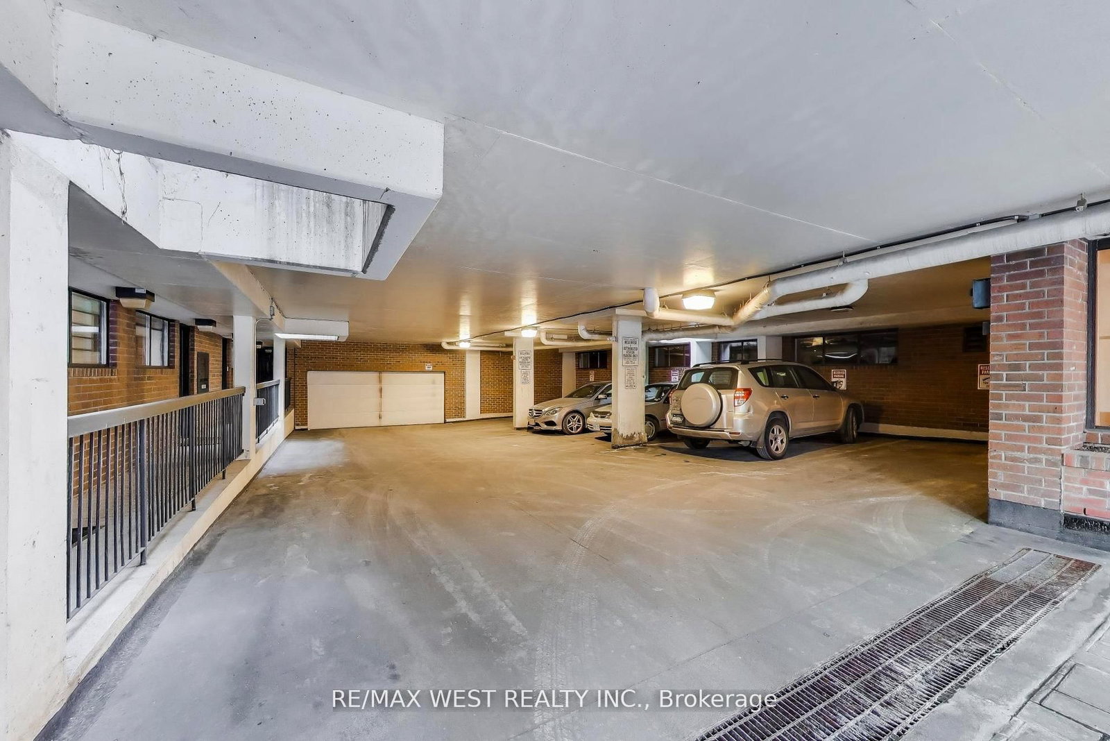 21 Dundonald St, Toronto — 19