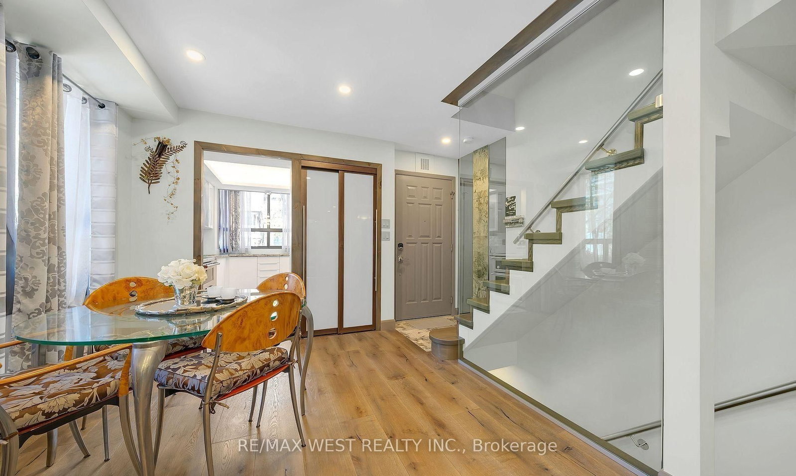 21 Dundonald St, Toronto — 2