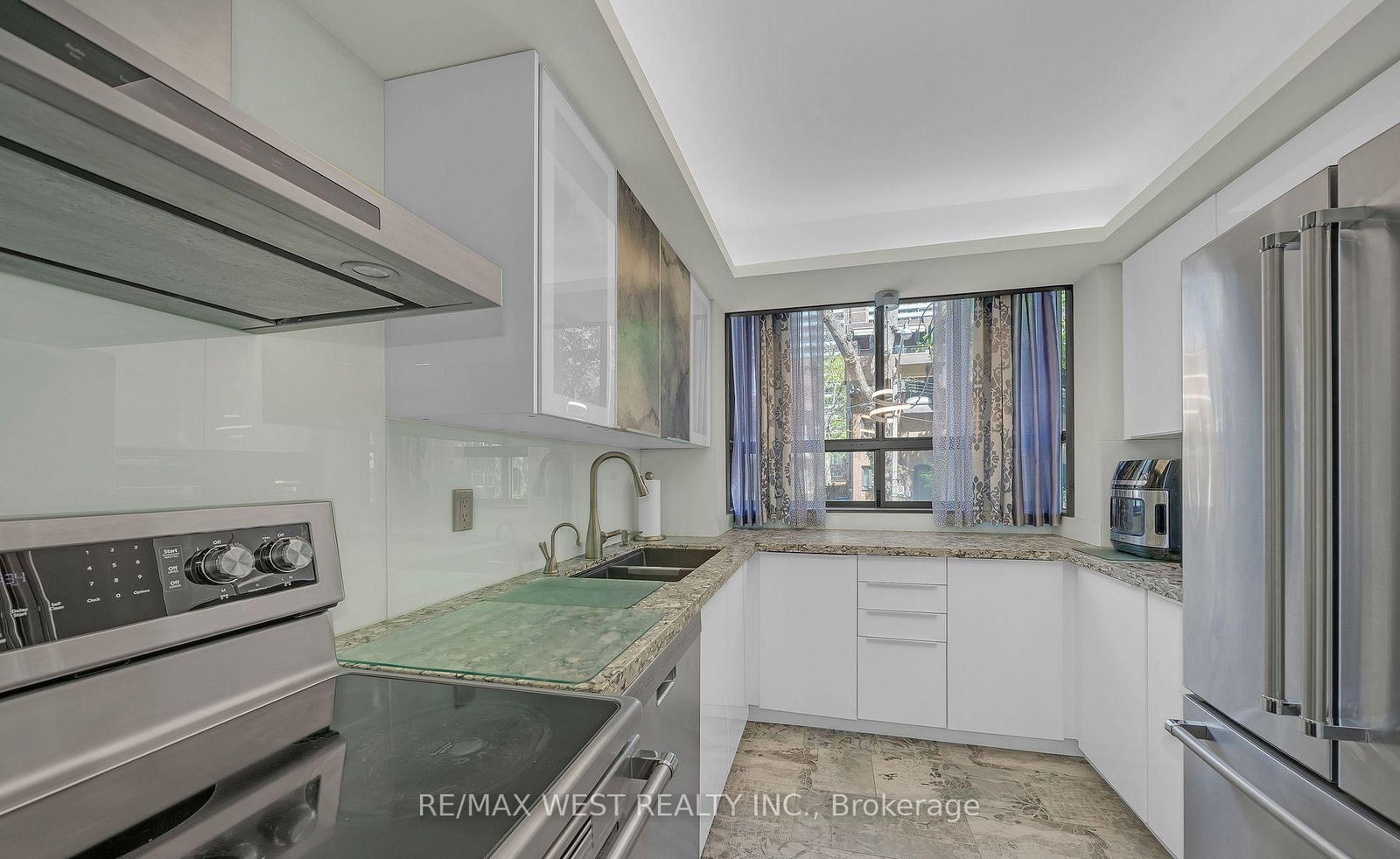 21 Dundonald St, Toronto — 20