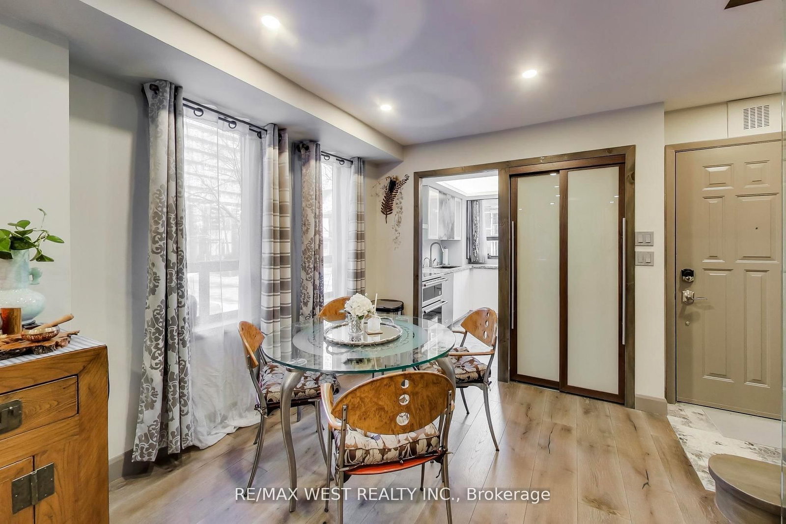 21 Dundonald St, Toronto — 3