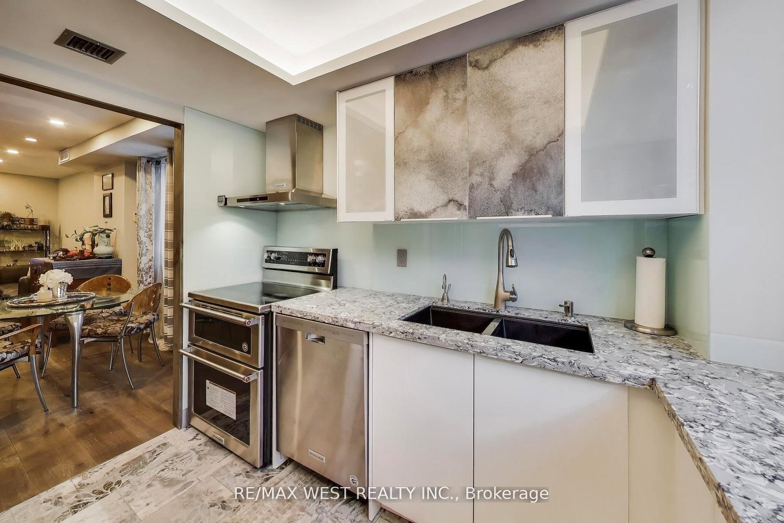 21 Dundonald St, Toronto — 6