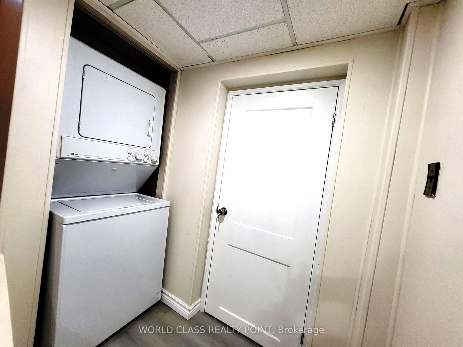 27 Kilbride Rd, Toronto — 10