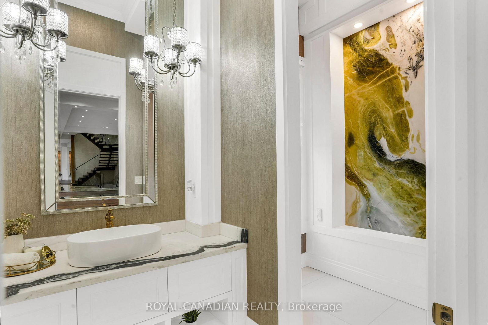 15 Glenview Heights Lane, King — 16