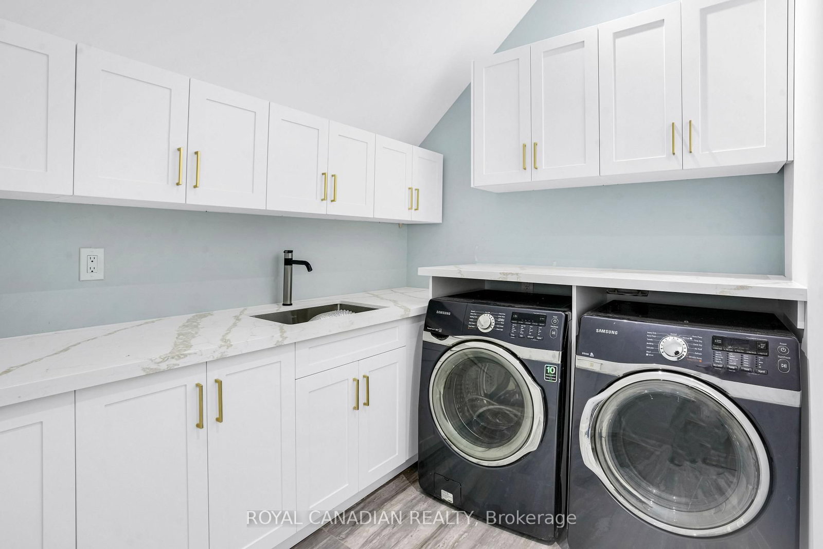 15 Glenview Heights Lane, King — 23
