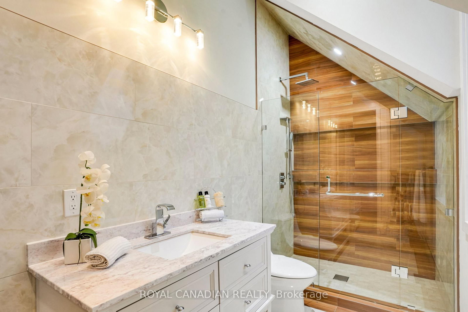 15 Glenview Heights Lane, King — 24