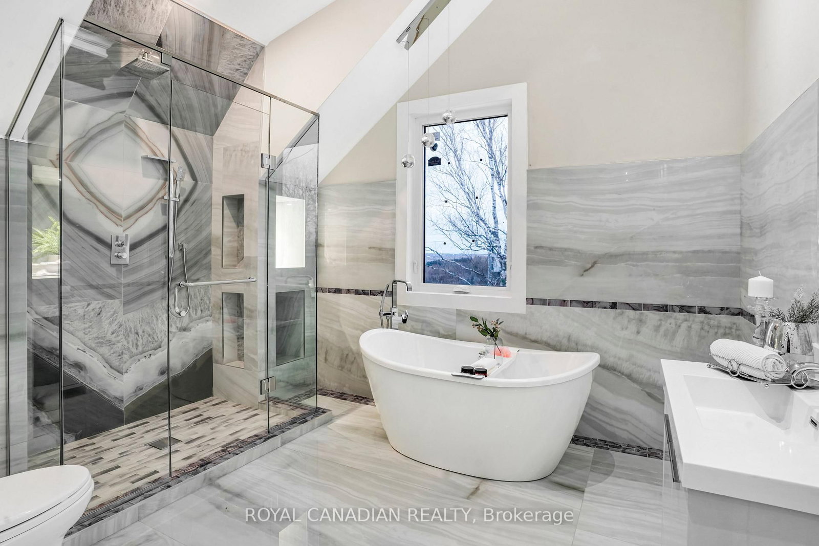 15 Glenview Heights Lane, King — 32