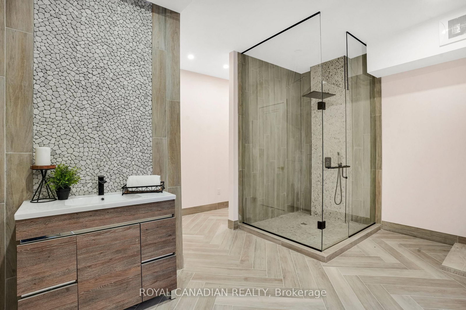 15 Glenview Heights Lane, King — 40