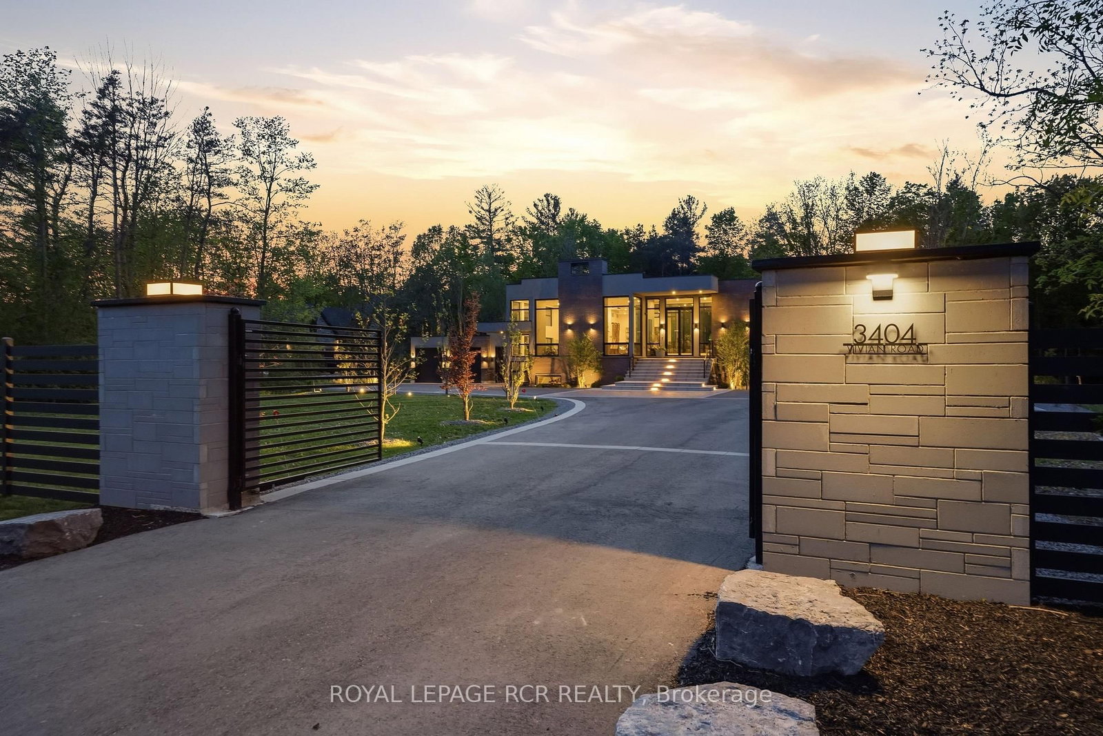 3404 Vivian Rd, Whitchurch-Stouffville — 2