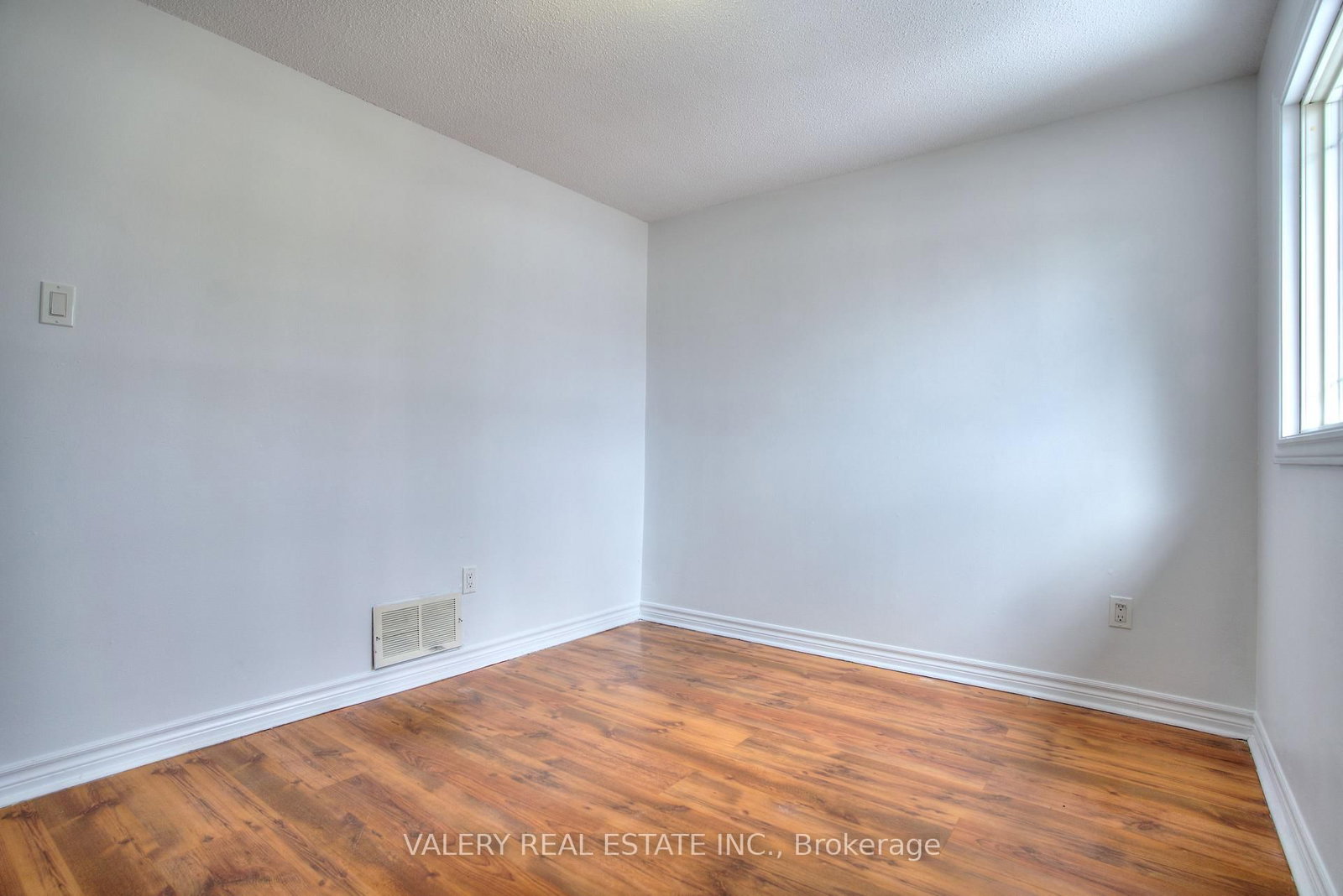 24 Lampman Lane, Barrie — 23