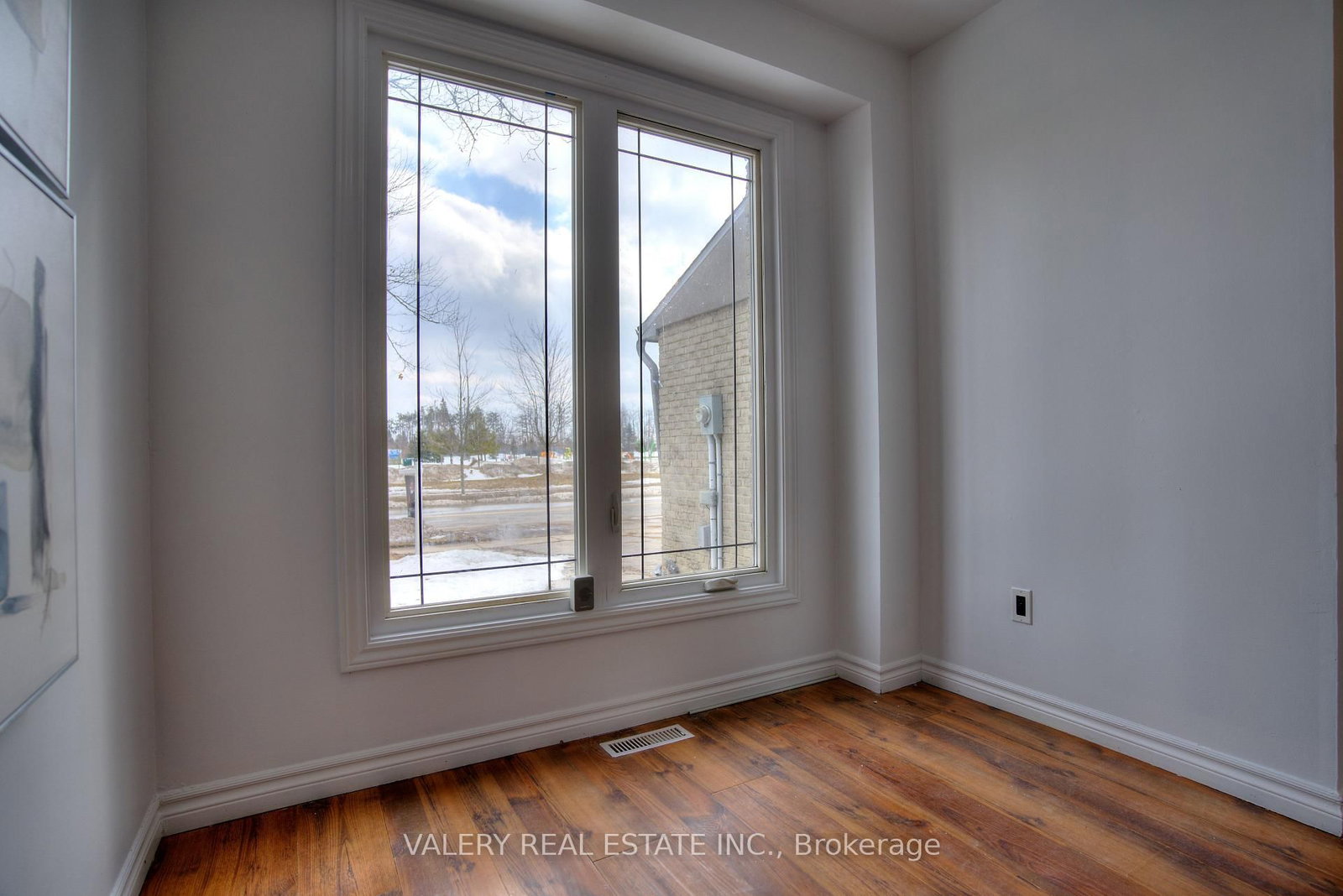 24 Lampman Lane, Barrie — 25