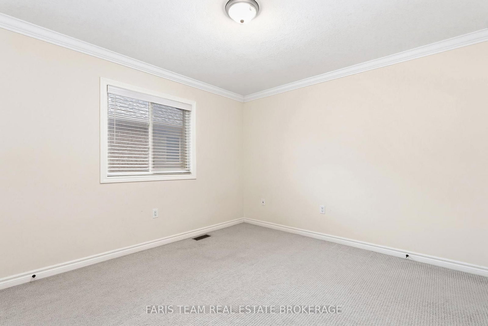 3 Prince William Way, Barrie — 24
