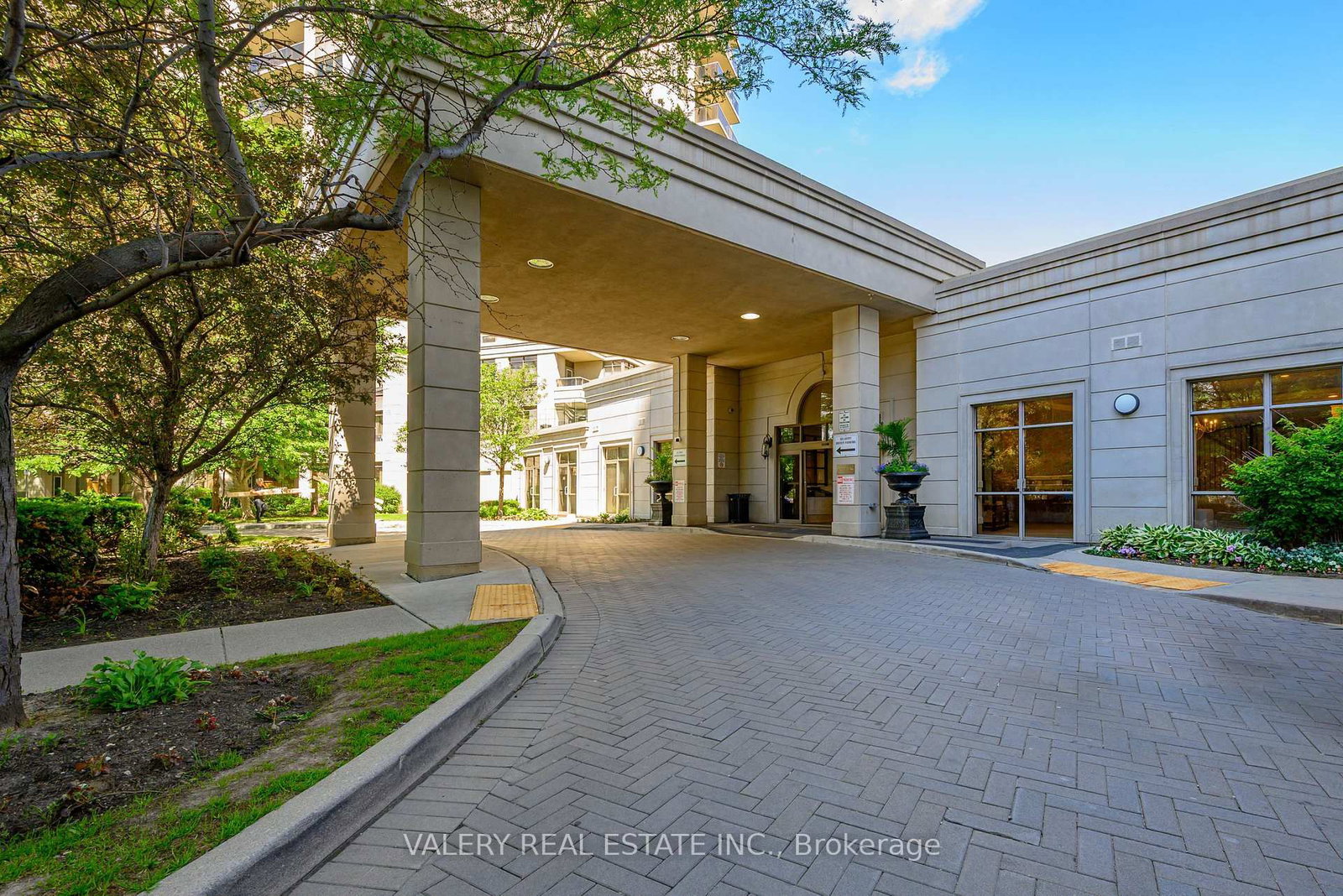 1626-700 Humberwood Blvd, Toronto — 4