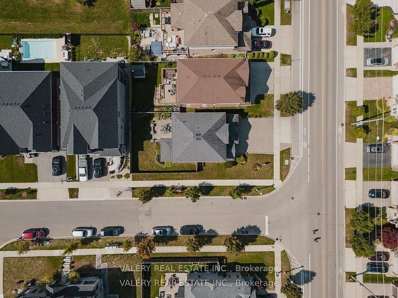 291 Zeller Dr, Kitchener — 33