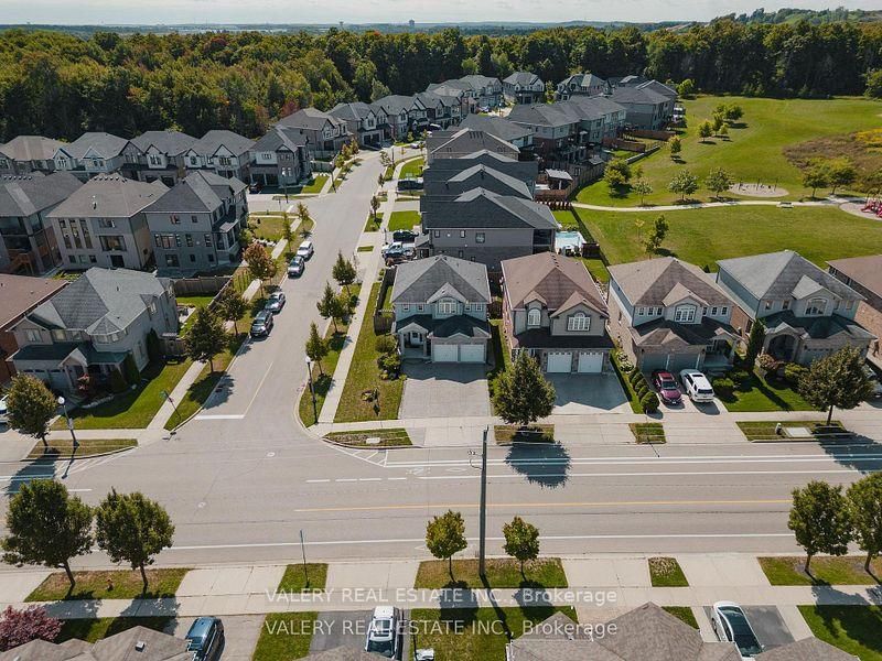 291 Zeller Dr, Kitchener — 37